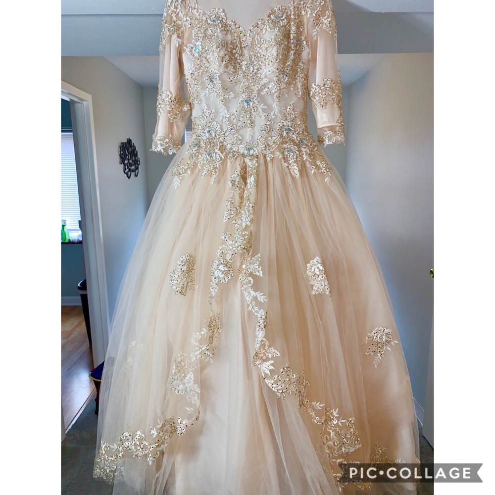 STUNNING COUTURE BALLGOWN
